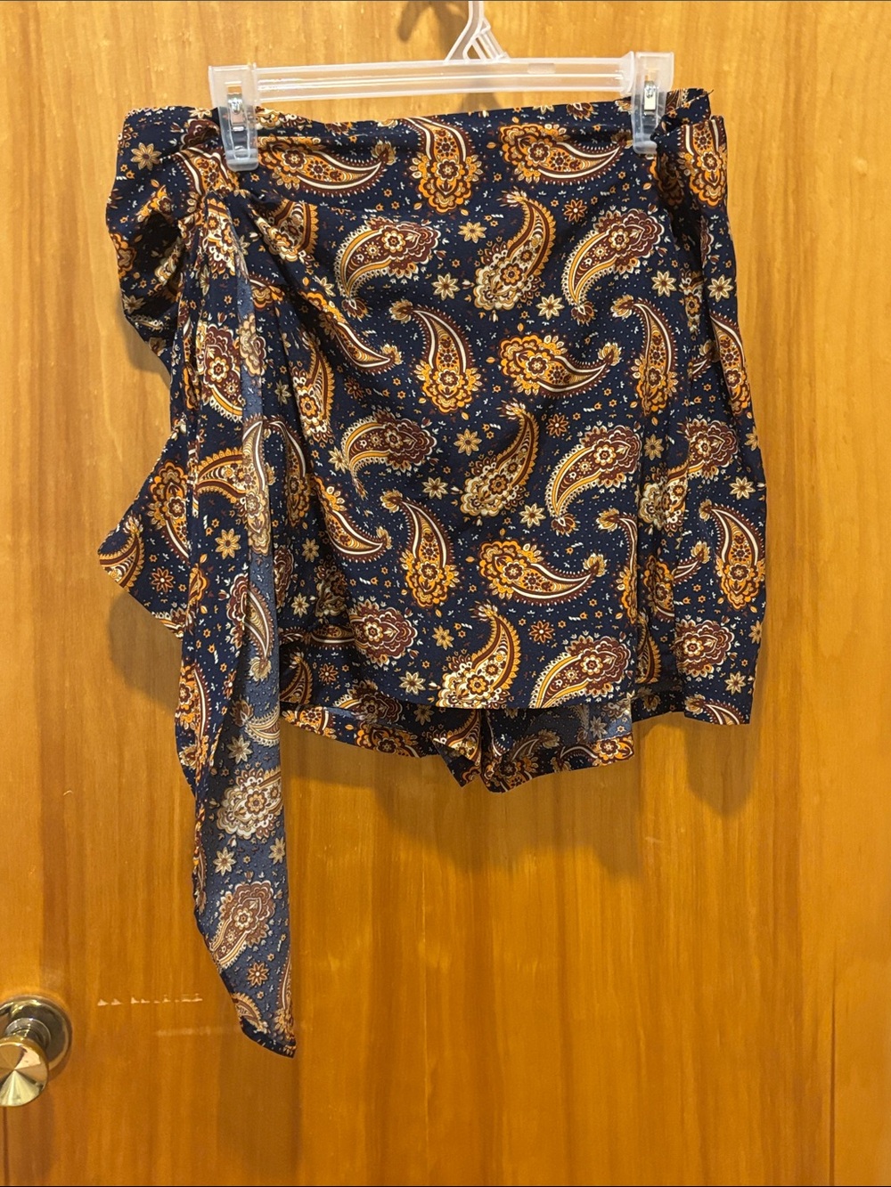 ⭐ 3 for $15 
SHEIN Navy Paisley Wrap Skort with Gold Accents